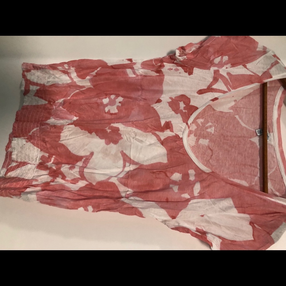Light weight pink flower top
